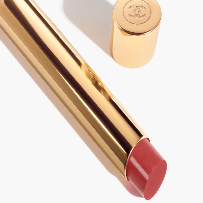 la-barra-de-labios-de-alta-intensidad-concentrado-de-luz-y-tratamiento-recarga