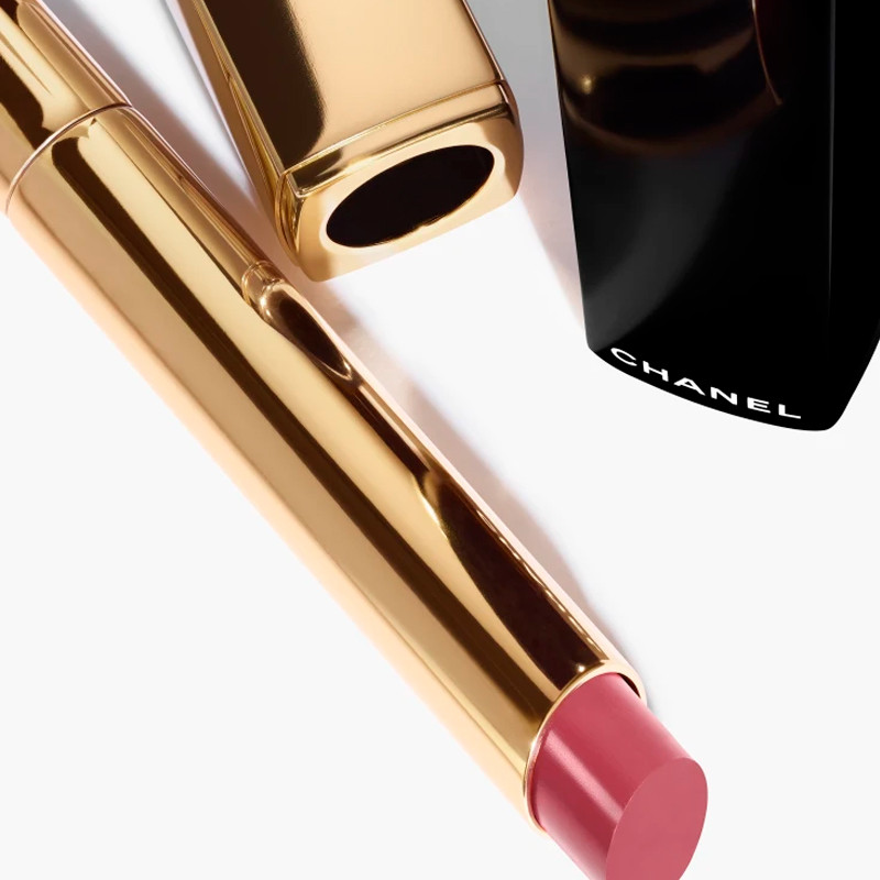 il-rossetto-ad-alta-intensita-concentrato-di-luce-e-trattamento-ricaricabile