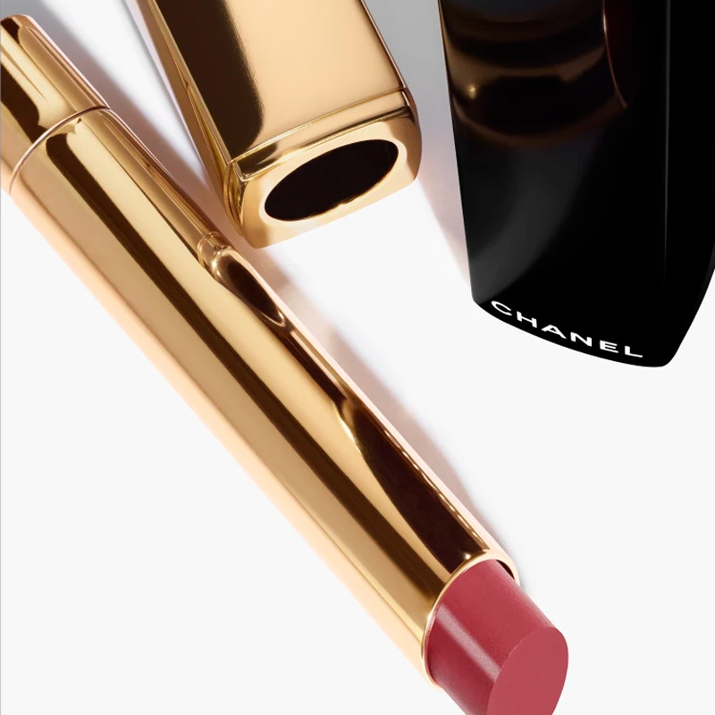 il-rossetto-ad-alta-intensita-concentrato-di-luce-e-trattamento-ricaricabile