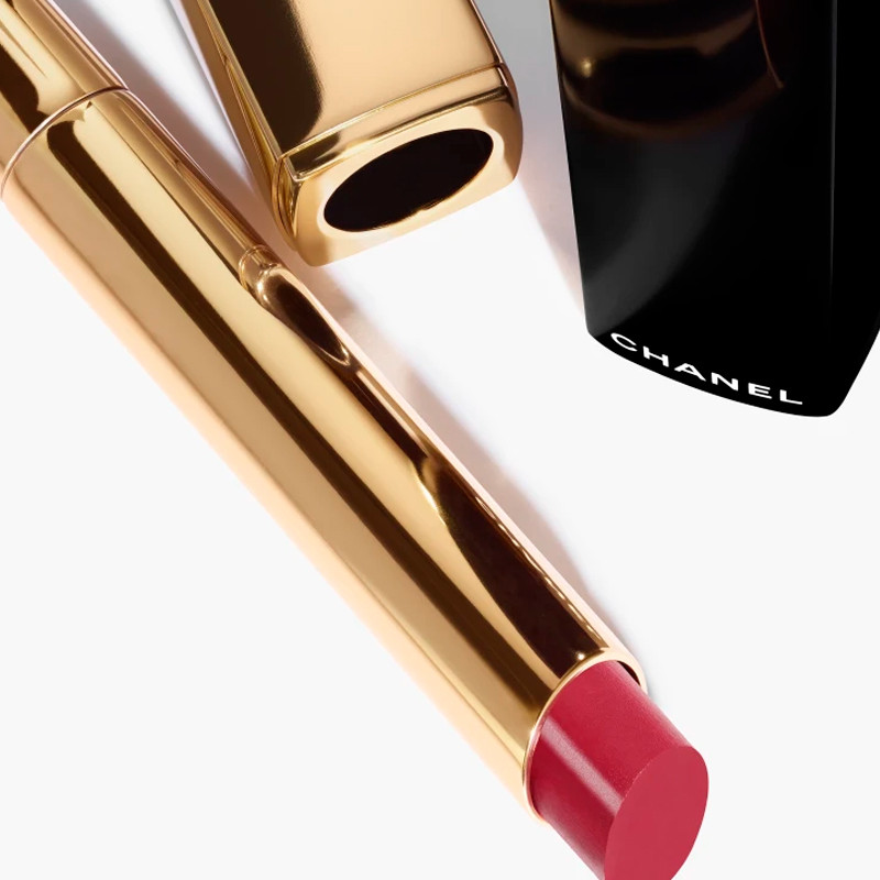 le-rouge-a-levres-haute-intensite-concentre-lumiere-et-traitement-rechargeable