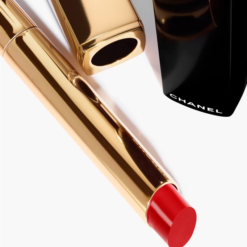 le-rouge-a-levres-haute-intensite-concentre-lumiere-et-traitement-rechargeable