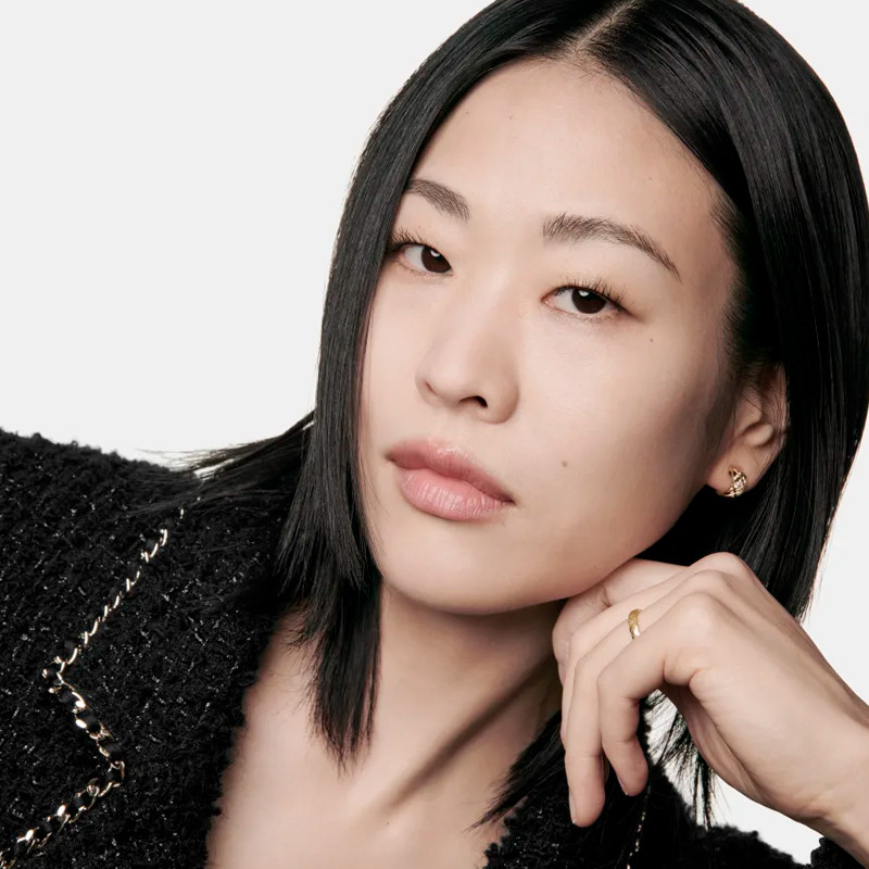 agua-de-maquillaje-fresca-con-microburbujas-de-pigmentos-efecto-piel-desnuda-efecto-buena-cara-natural-y-luminoso