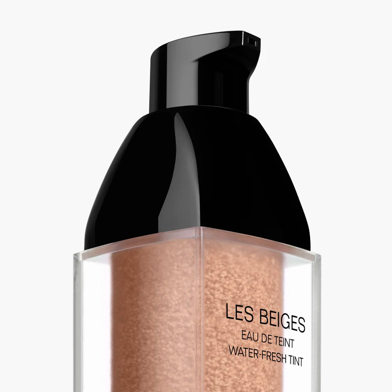 agua-de-maquillaje-fresca-con-microburbujas-de-pigmentos-efecto-piel-desnuda-efecto-buena-cara-natural-y-luminoso