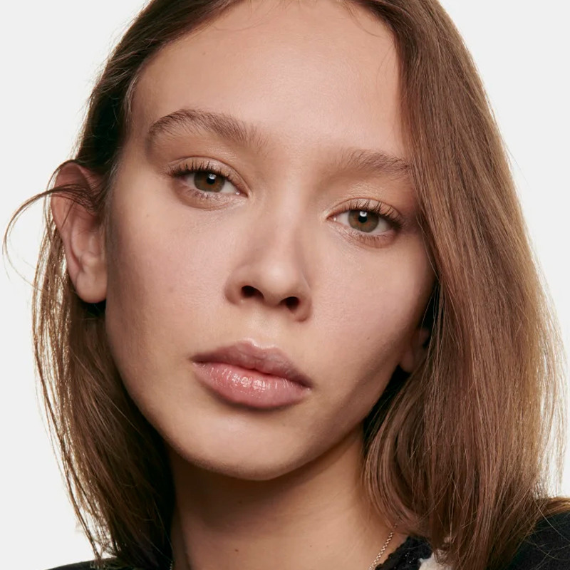 vers-make-upwater-met-microbellen-van-pigmenten-blote-huid-effect-natuurlijk-en-helder-goede-gezichtseffect