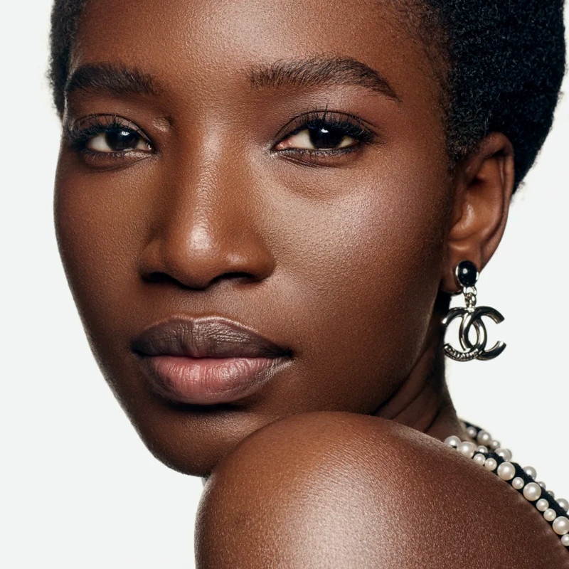 illuminante-per-l-incarnato-effetto-iridescente-effetto-viso-luminoso-e-bello-per-viso-e-corpo