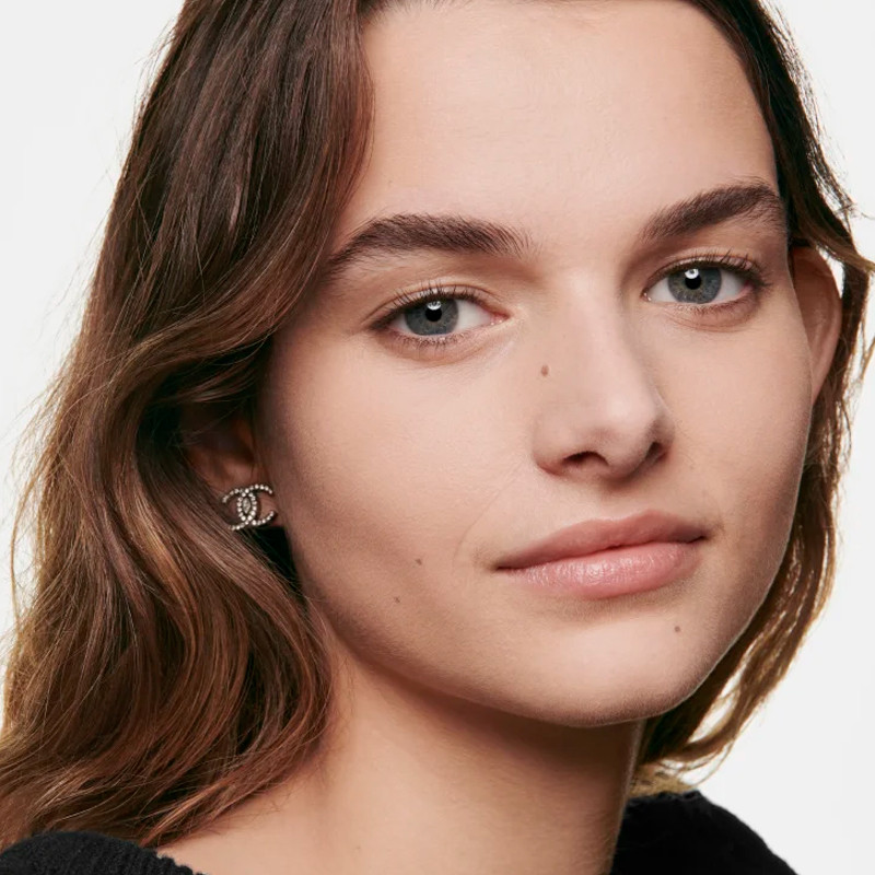 loser-puder-mit-naturlichem-finish