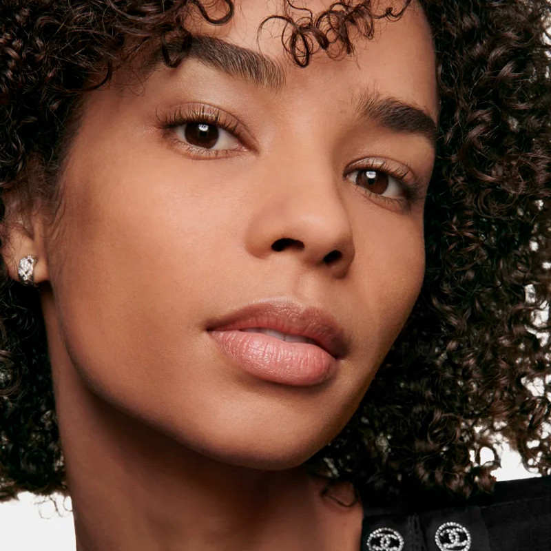 fondotinta-compatto-ultra-confortevole-a-lunga-durata-finitura-perfetta