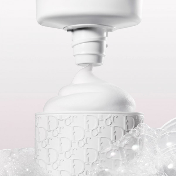 espuma-de-limpeza-purificacao-e-hidratacao