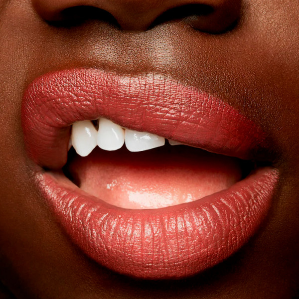 prep-prime-lip-hydratant-empeche-le-rouge-a-levres-de-filer-retexturise