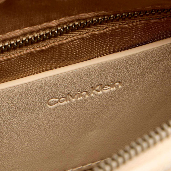 bolso-de-hombro-convertible-de-jacquard-con-logo