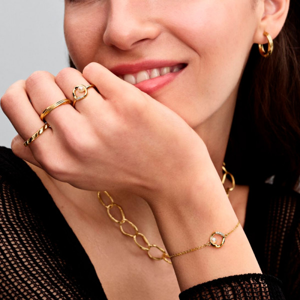 organic-circle-shape-bracelet-563830c01