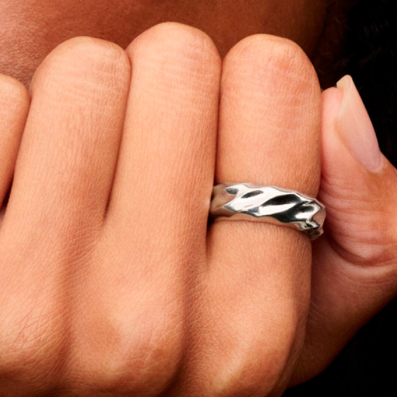 Pandora Anillo Banda Ancha Ondulada 193886C00 – imagen 2
