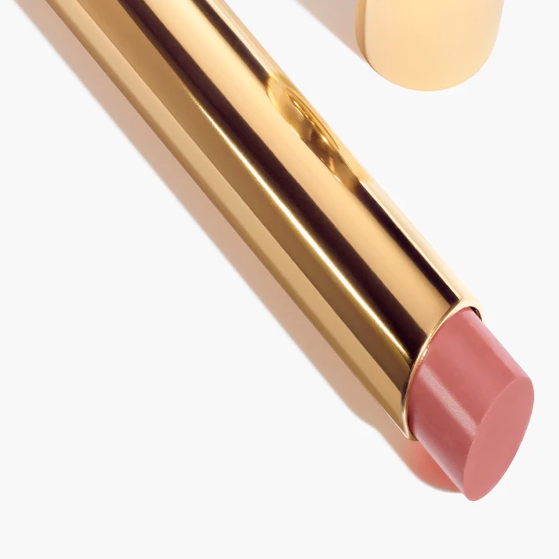 le-rouge-a-levres-haute-intensite-concentre-lumiere-et-traitement-rechargeable