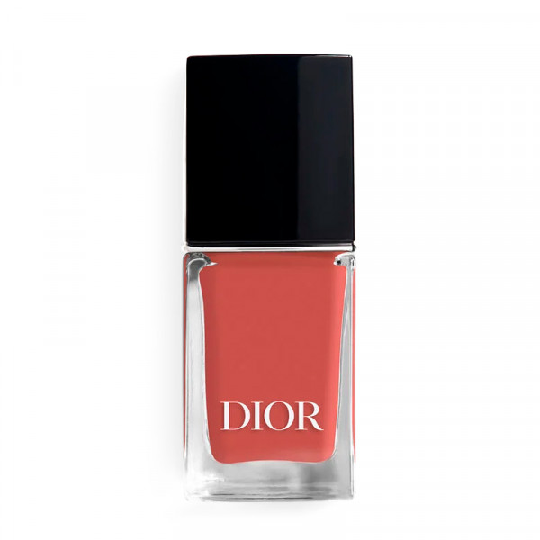 vernis-a-ongles-effet-gel-et-color-couture