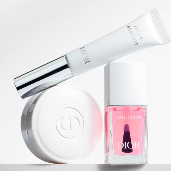 beautifying-treatment-instant-french-manicure-effect