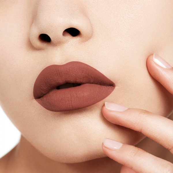 color-couture-lipstick-fluweelzachte-finish-hydraterende-bloemenbehandeling-langdurig