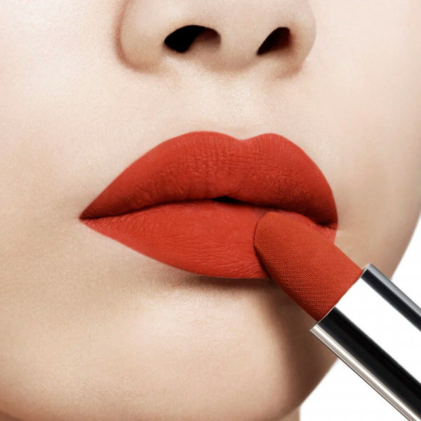 barra-de-labios-color-couture-acabados-aterciopelado-tratamiento-floral-hidratante-larga-duracion