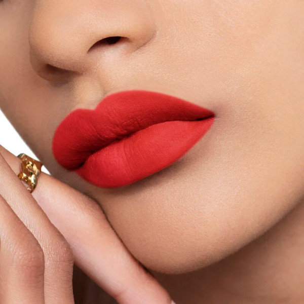 color-couture-lipstick-fluweelzachte-finish-hydraterende-bloemenbehandeling-langdurig