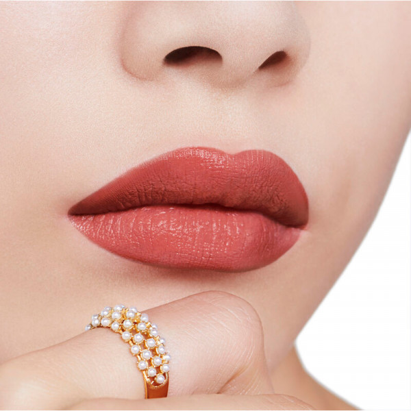 color-couture-lipstick-satijnen-finish-hydraterende-bloemenbehandeling-langdurig