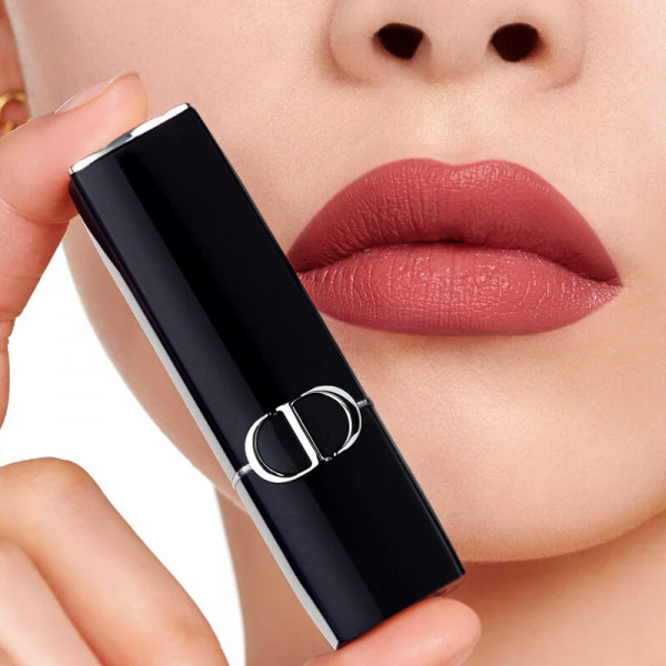 color-couture-lappstift-satinfinish-aterfuktande-blommig-behandling-langvarig