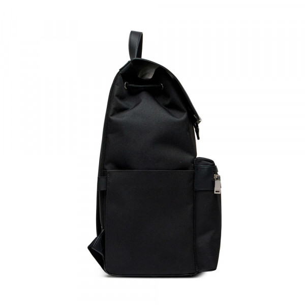 rucksack-mit-kontrastklappe