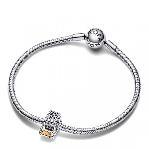 charm-adventure-car-763330c01