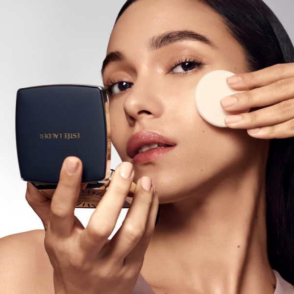 double-wear-long-lasting-matte-powder-foundation